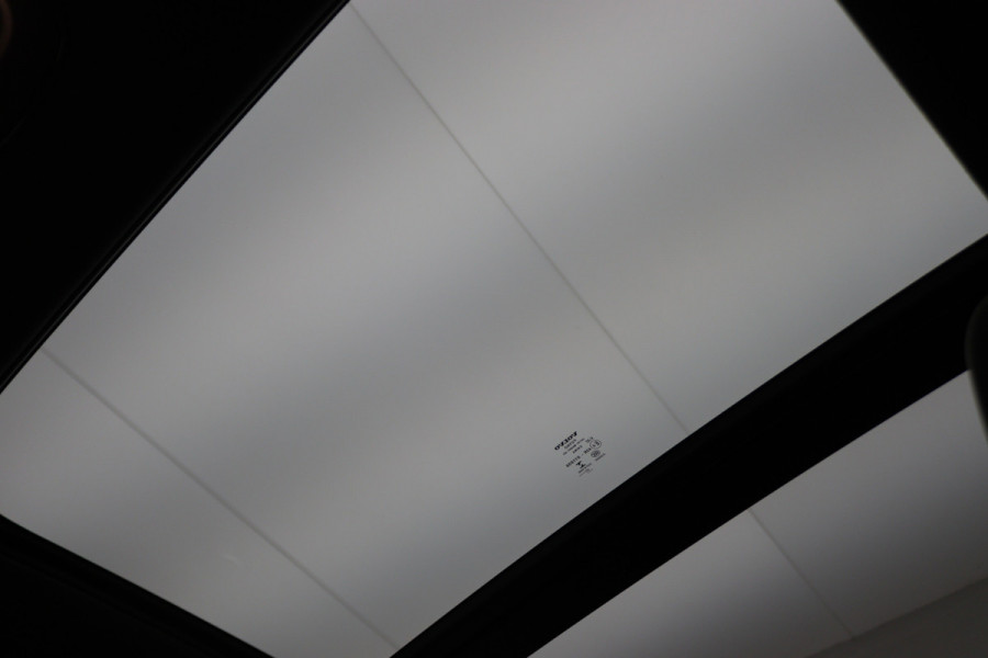 Volvo XC40 Recharge P8 AWD R-Design Two-Tone, Panoramadak, Apple Carplay, Pilot Assist, Trekhaak, 20"