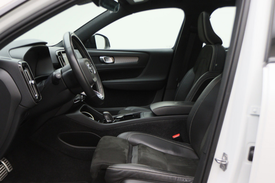 Volvo XC40 Recharge P8 AWD R-Design Two-Tone, Panoramadak, Apple Carplay, Pilot Assist, Trekhaak, 20"