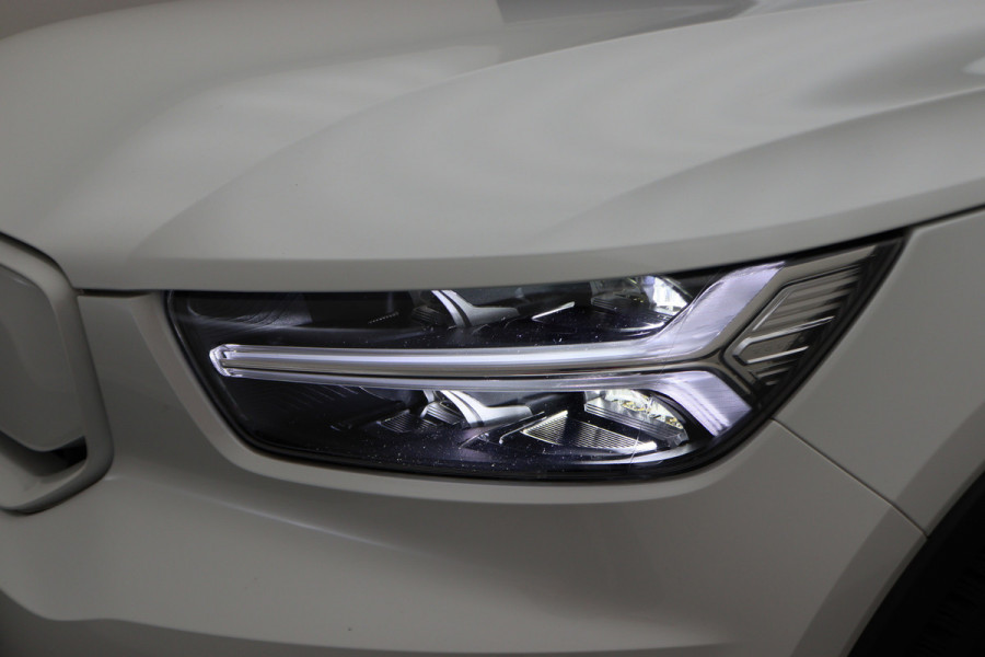 Volvo XC40 Recharge P8 AWD R-Design Two-Tone, Panoramadak, Apple Carplay, Pilot Assist, Trekhaak, 20"