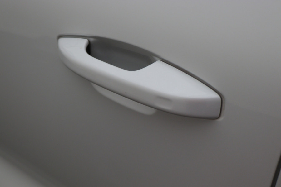 Volvo XC40 Recharge P8 AWD R-Design Two-Tone, Panoramadak, Apple Carplay, Pilot Assist, Trekhaak, 20"