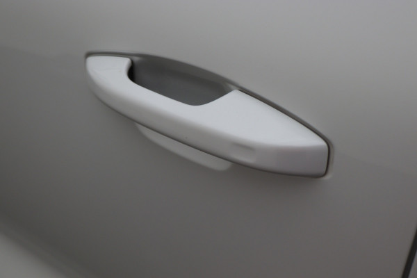 Volvo XC40 Recharge P8 AWD R-Design Two-Tone, Panoramadak, Apple Carplay, Pilot Assist, Trekhaak, 20"