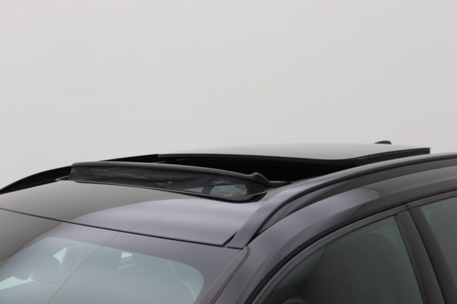 Volvo XC40 Recharge P8 AWD R-Design Two-Tone, Panoramadak, Apple Carplay, Pilot Assist, Trekhaak, 20"