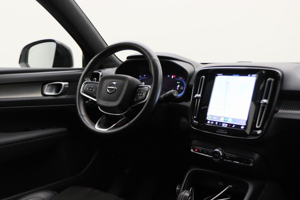 Volvo XC40 Recharge P8 AWD R-Design Two-Tone, Panoramadak, Apple Carplay, Pilot Assist, Trekhaak, 20"