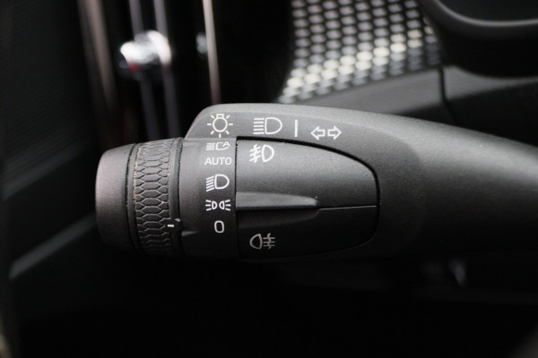 Volvo XC40 Recharge P8 AWD R-Design Two-Tone, Panoramadak, Apple Carplay, Pilot Assist, Trekhaak, 20"