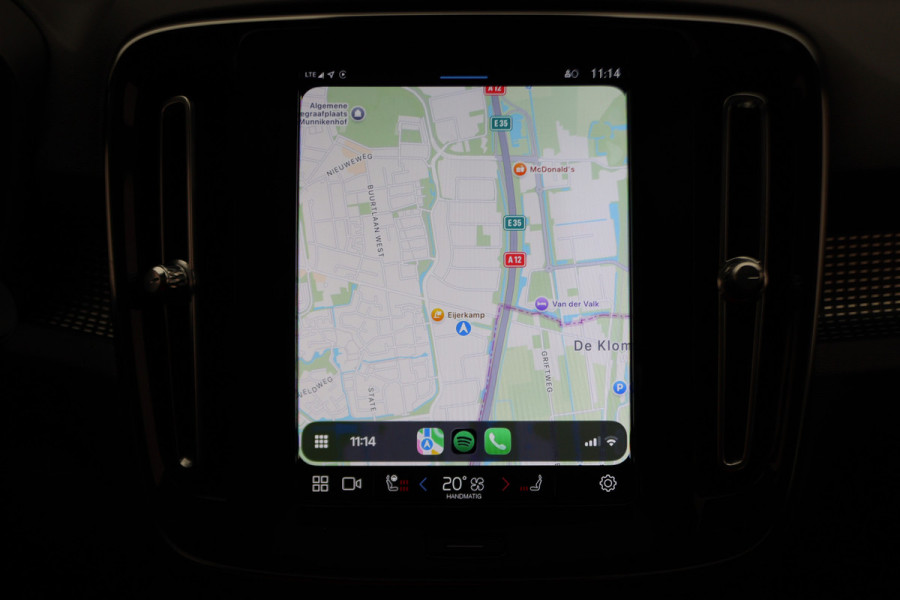 Volvo XC40 Recharge P8 AWD R-Design Two-Tone, Panoramadak, Apple Carplay, Pilot Assist, Trekhaak, 20"