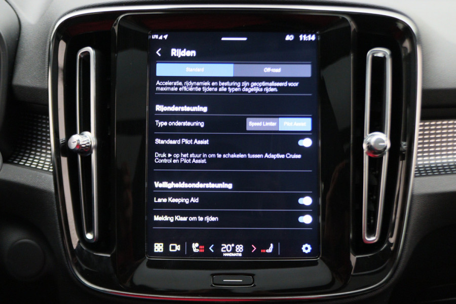 Volvo XC40 Recharge P8 AWD R-Design Two-Tone, Panoramadak, Apple Carplay, Pilot Assist, Trekhaak, 20"