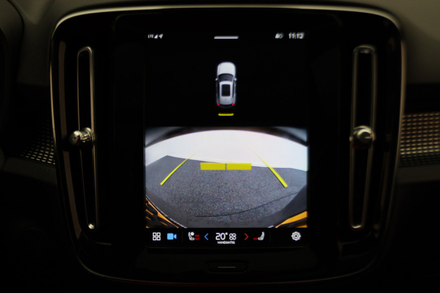 Volvo XC40 Recharge P8 AWD R-Design Two-Tone, Panoramadak, Apple Carplay, Pilot Assist, Trekhaak, 20"