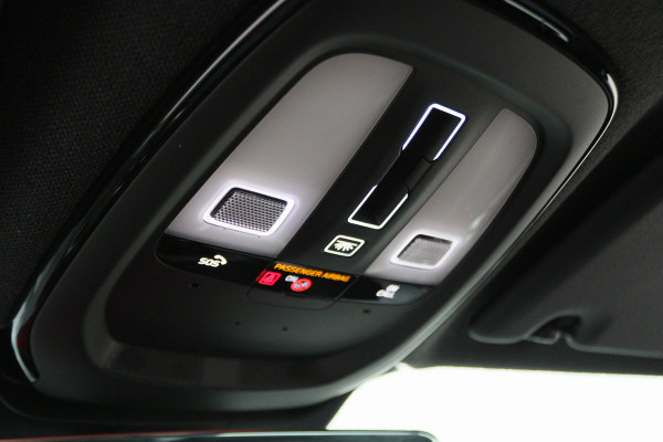 Volvo XC40 Recharge P8 AWD R-Design Two-Tone, Panoramadak, Apple Carplay, Pilot Assist, Trekhaak, 20"