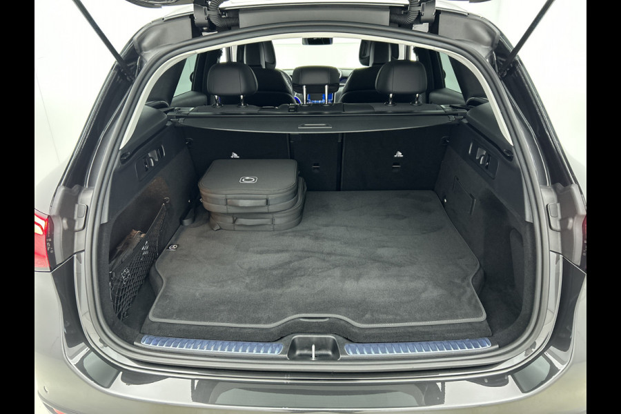Mercedes-Benz GLC 300 e 4MATIC Plug-In Hybride Trekhaak | Rijassistentiepakket plus | Parkeerpakket met 360°-camera | Memory Voorstoelen | Stoel en Stuurverwarming. Inclusief 24 maanden MB Certified garantie voor Europa.