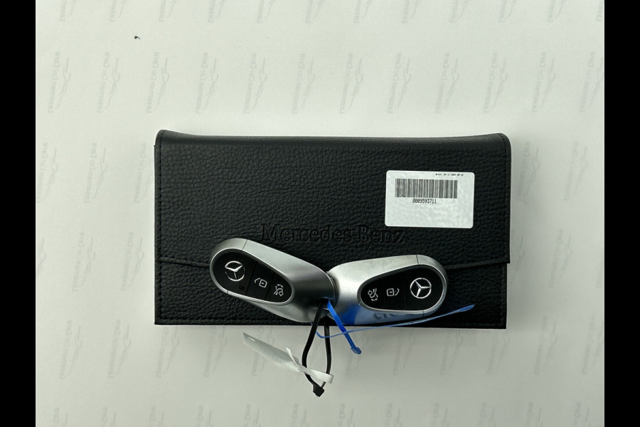 Mercedes-Benz GLC 300 e 4MATIC Plug-In Hybride Trekhaak | Rijassistentiepakket plus | Parkeerpakket met 360°-camera | Memory Voorstoelen | Stoel en Stuurverwarming. Inclusief 24 maanden MB Certified garantie voor Europa.