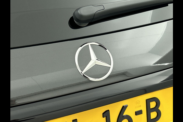 Mercedes-Benz GLC 300 e 4MATIC Plug-In Hybride Trekhaak | Rijassistentiepakket plus | Parkeerpakket met 360°-camera | Memory Voorstoelen | Stoel en Stuurverwarming. Inclusief 24 maanden MB Certified garantie voor Europa.