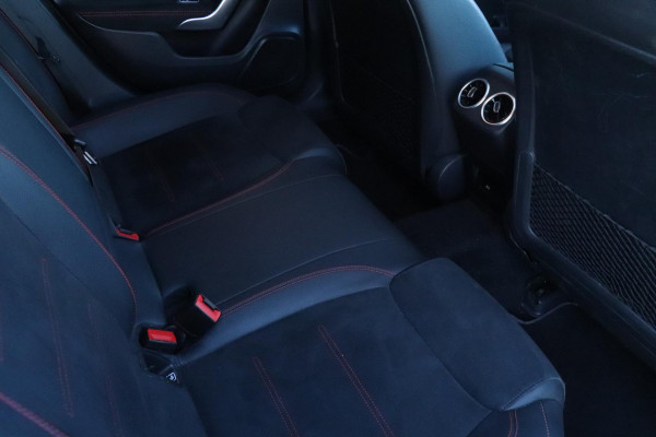 Mercedes-Benz A-Klasse 180 AMG Line | PANO | HUD | CAMERA | VOLL!