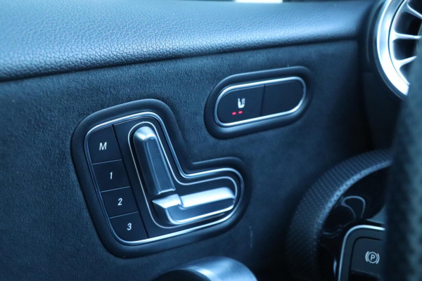 Mercedes-Benz A-Klasse 180 AMG Line | PANO | HUD | CAMERA | VOLL!