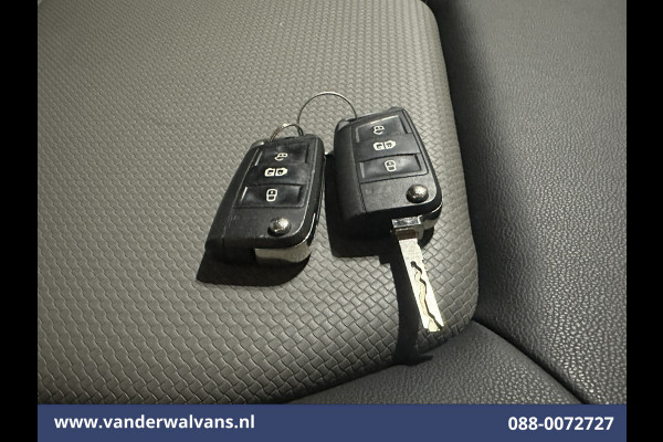 Volkswagen Crafter 2.0 TDI 140pk L3H2 (oude L2H1) Euro6 Airco | Navigatie | Apple Carplay | Android auto parkeersensoren, 3000kg trekvermogen