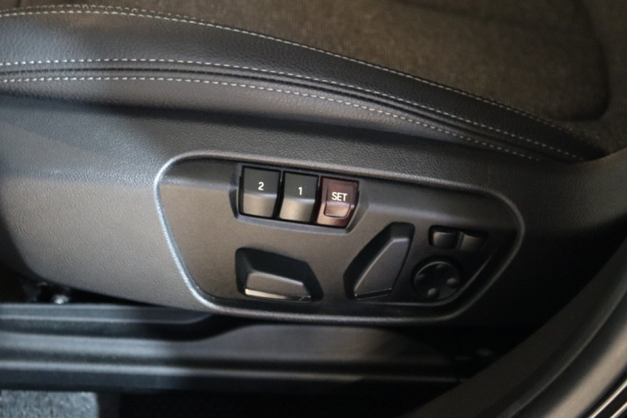 BMW X2 xDrive25e 220 PK High Executive M-Sport PHEV, Panoramadak, M-Sport High Executive, LED