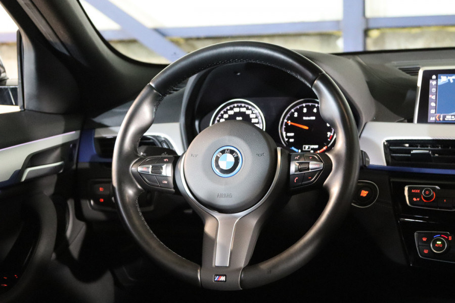 BMW X2 xDrive25e 220 PK High Executive M-Sport PHEV, Panoramadak, M-Sport High Executive, LED