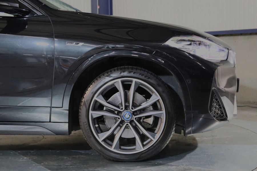 BMW X2 xDrive25e 220 PK High Executive M-Sport PHEV, Panoramadak, M-Sport High Executive, LED