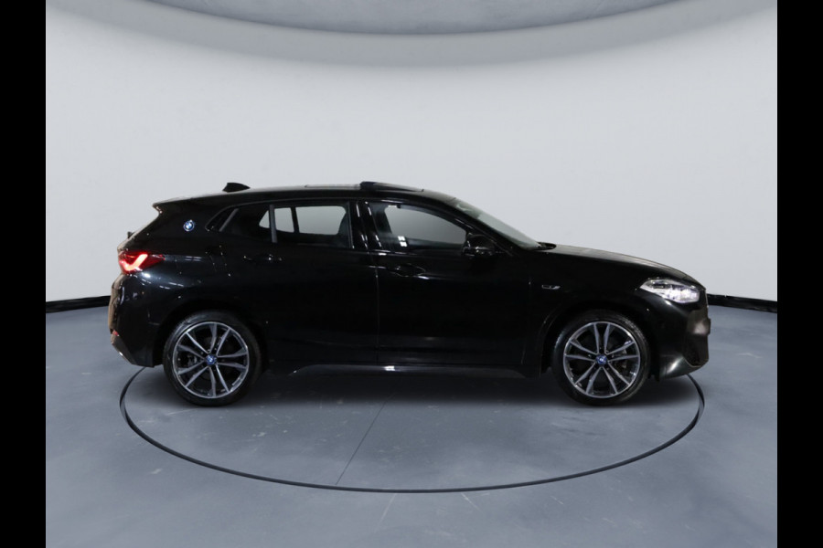 BMW X2 xDrive25e 220 PK High Executive M-Sport PHEV, Panoramadak, M-Sport High Executive, LED