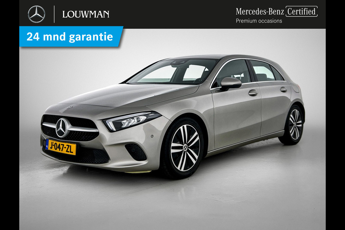 Mercedes-Benz A-Klasse 180 Business Solution Luxury Ledkoplampen | Achteruitrijcamera | MBUX Augmented Reality navigatie | Stoelverwarming Voor | Sfeerverlichting. Inclusief 24 maanden Mercedes-Benz Certified garantie voor Europa.