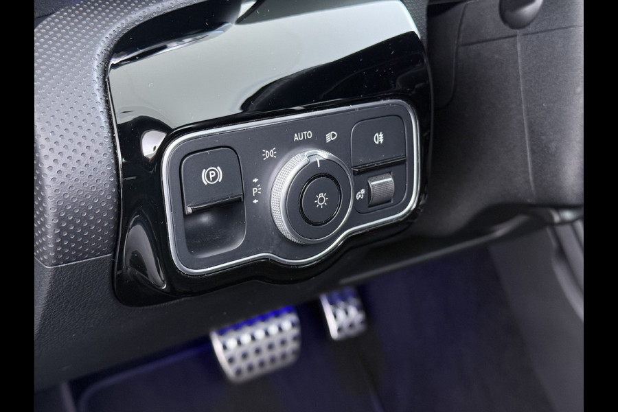 Mercedes-Benz A-Klasse 250 e AMG line | Pano HUD Memory Sound 360 Camera