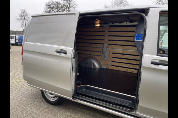 Mercedes-Benz Vito 114 CDI Lang L2H1 automaat / vaste prijs rijklaar € 24.950 ex btw / bpm vrij / lease vanaf € 439 / airco / cruise / navi / camera / pdc / stoelverwarming / led koplampen !