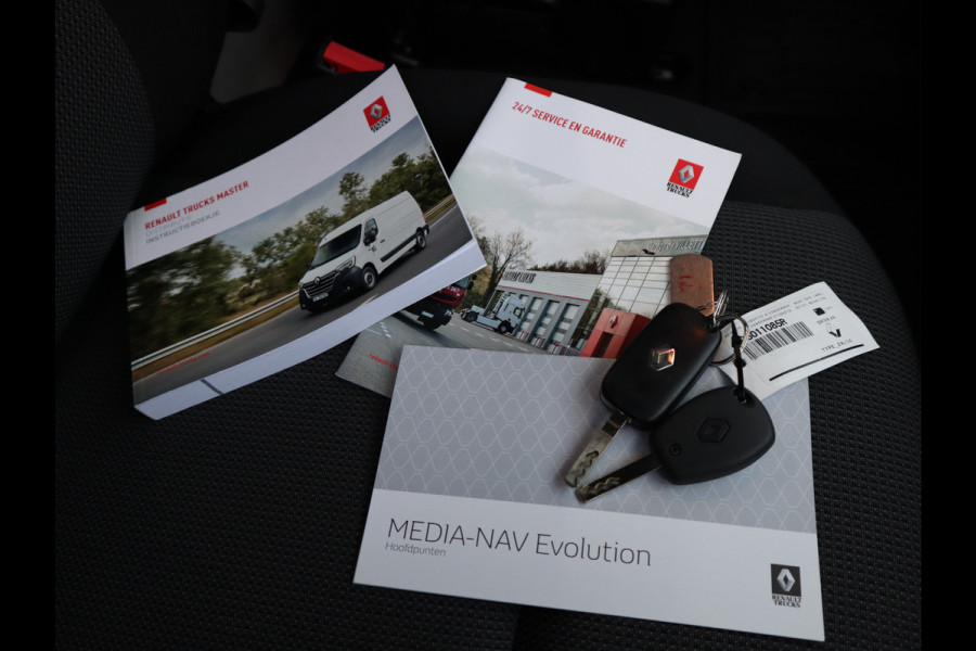 Renault Master T35 2.3 dCi 136pk Euro 6 L2H2 - 1ste Eigenaar - Imperiaal - Trekhaak