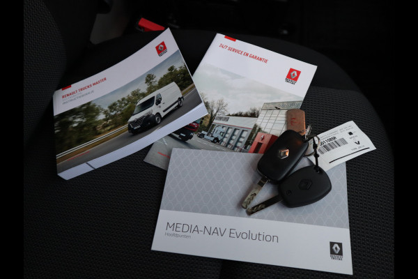 Renault Master T35 2.3 dCi 136pk Euro 6 L2H2 - 1ste Eigenaar - Imperiaal - Trekhaak