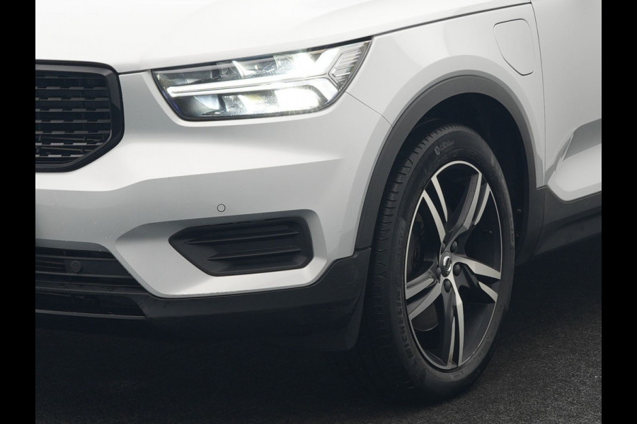 Volvo XC40 T5 Twin Engine R-Design 262pk Plug In Hybrid 262pk Dealer O.H. PHEV | Panodak | Camera | Harman & Kardon | Apple Carplay | Cruise Control | Navigatie | 19"L.M | Virtual |