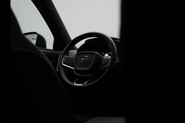 Volvo XC40 T5 Twin Engine R-Design 262pk Plug In Hybrid 262pk Dealer O.H. PHEV | Panodak | Camera | Harman & Kardon | Apple Carplay | Cruise Control | Navigatie | 19"L.M | Virtual |