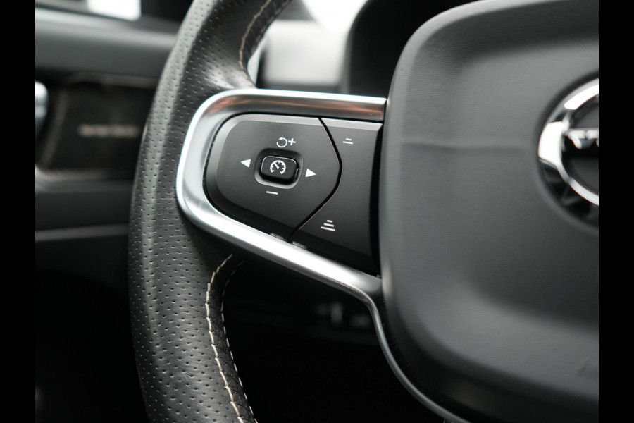 Volvo XC40 T5 Twin Engine R-Design 262pk Plug In Hybrid 262pk Dealer O.H. PHEV | Panodak | Camera | Harman & Kardon | Apple Carplay | Cruise Control | Navigatie | 19"L.M | Virtual |