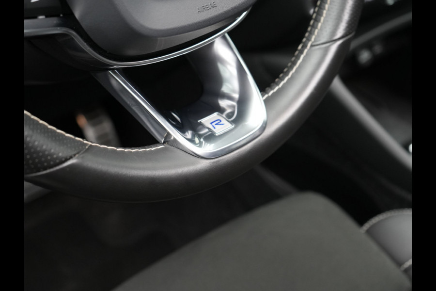 Volvo XC40 T5 Twin Engine R-Design 262pk Plug In Hybrid 262pk Dealer O.H. PHEV | Panodak | Camera | Harman & Kardon | Apple Carplay | Cruise Control | Navigatie | 19"L.M | Virtual |