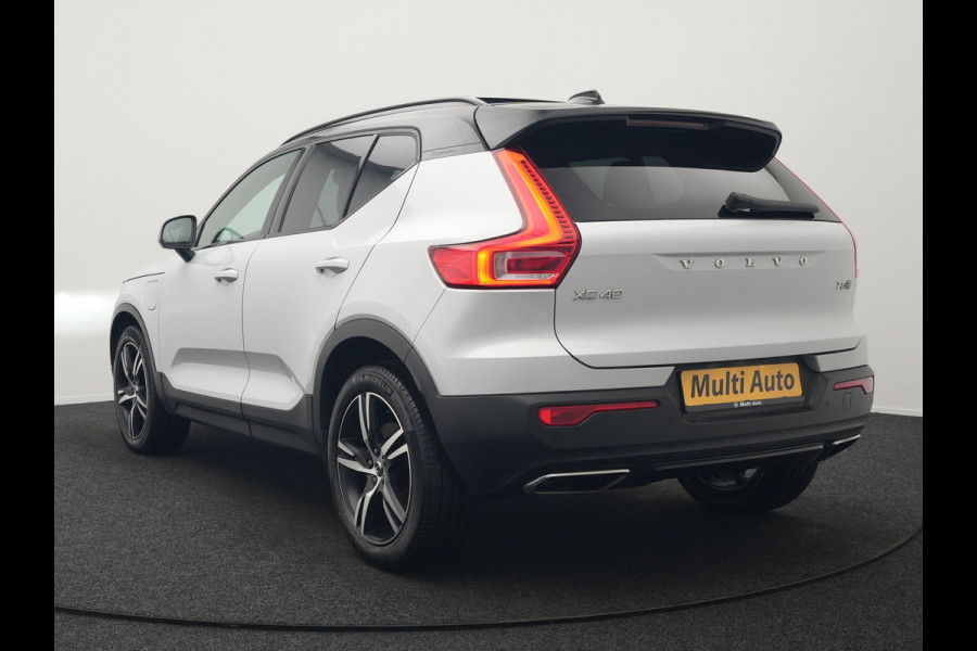Volvo XC40 T5 Twin Engine R-Design 262pk Plug In Hybrid 262pk Dealer O.H. PHEV | Panodak | Camera | Harman & Kardon | Apple Carplay | Cruise Control | Navigatie | 19"L.M | Virtual |