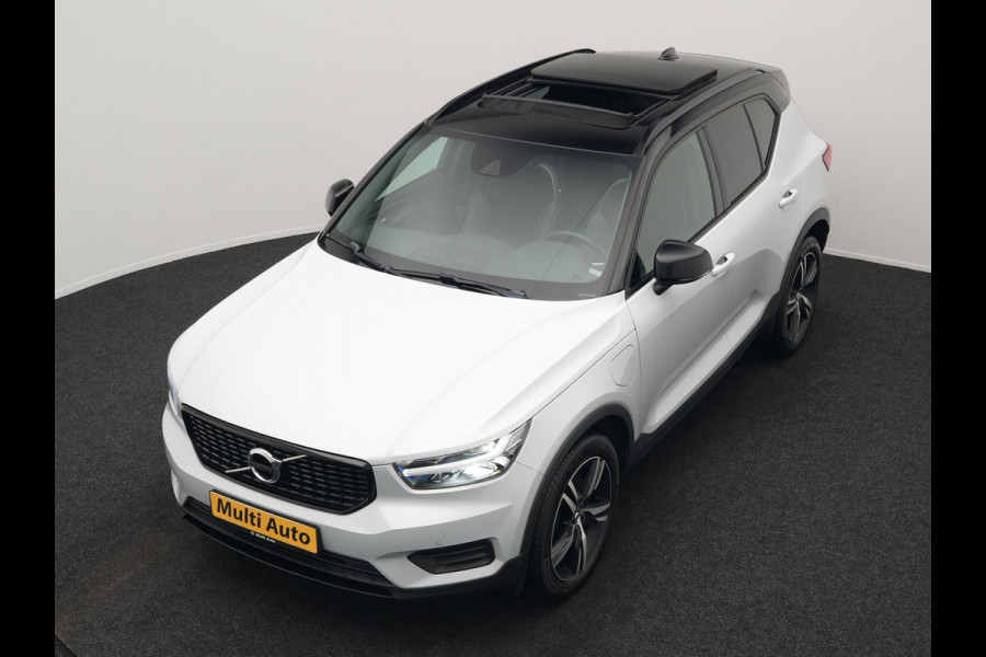 Volvo XC40 T5 Twin Engine R-Design 262pk Plug In Hybrid 262pk Dealer O.H. PHEV | Panodak | Camera | Harman & Kardon | Apple Carplay | Cruise Control | Navigatie | 19"L.M | Virtual |
