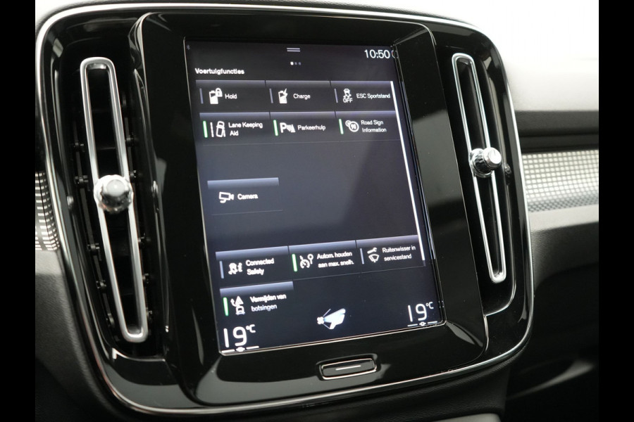 Volvo XC40 T5 Twin Engine R-Design 262pk Plug In Hybrid 262pk Dealer O.H. PHEV | Panodak | Camera | Harman & Kardon | Apple Carplay | Cruise Control | Navigatie | 19"L.M | Virtual |