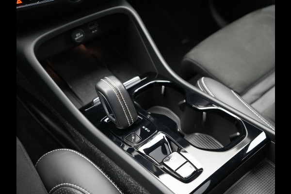 Volvo XC40 T5 Twin Engine R-Design 262pk Plug In Hybrid 262pk Dealer O.H. PHEV | Panodak | Camera | Harman & Kardon | Apple Carplay | Cruise Control | Navigatie | 19"L.M | Virtual |