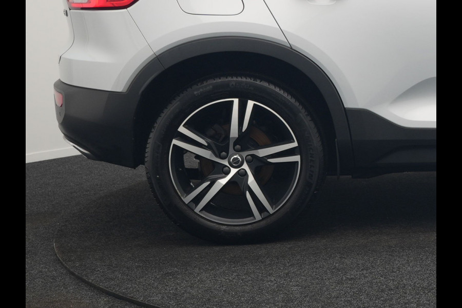 Volvo XC40 T5 Twin Engine R-Design 262pk Plug In Hybrid 262pk Dealer O.H. PHEV | Panodak | Camera | Harman & Kardon | Apple Carplay | Cruise Control | Navigatie | 19"L.M | Virtual |