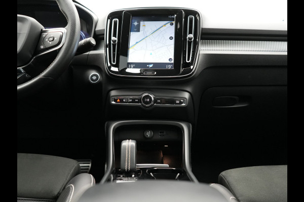 Volvo XC40 T5 Twin Engine R-Design 262pk Plug In Hybrid 262pk Dealer O.H. PHEV | Panodak | Camera | Harman & Kardon | Apple Carplay | Cruise Control | Navigatie | 19"L.M | Virtual |