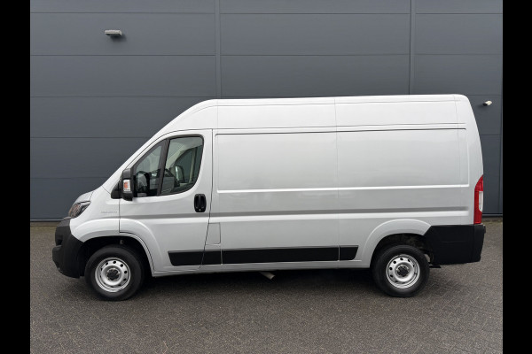 Fiat Ducato 140pk L2H2 (Trekhaak - Camera - Navigatie - Automatische Airco - Houten vloer + Zijwand panelen)