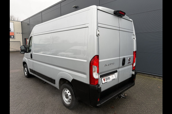 Fiat Ducato 140pk L2H2 (Trekhaak - Camera - Navigatie - Automatische Airco - Houten vloer + Zijwand panelen)