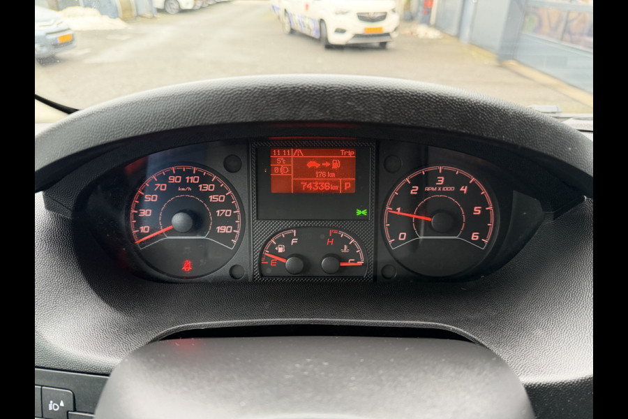 Fiat Ducato 140pk L2H2 (Trekhaak - Camera - Navigatie - Automatische Airco - Houten vloer + Zijwand panelen)