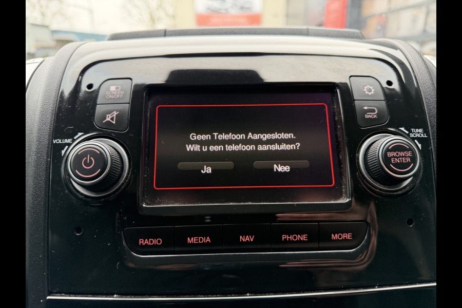 Fiat Ducato 140pk L2H2 (Trekhaak - Camera - Navigatie - Automatische Airco - Houten vloer + Zijwand panelen)