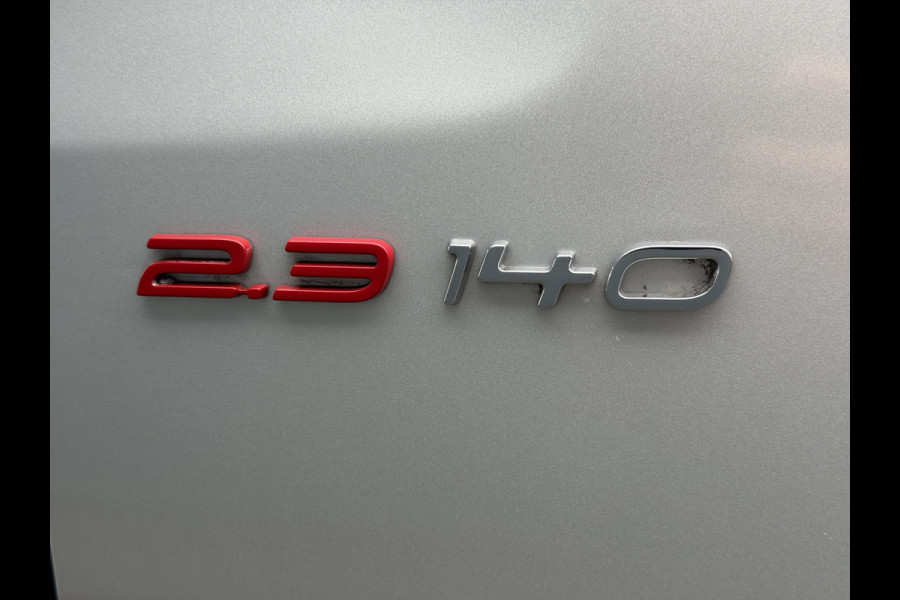 Fiat Ducato 140pk L2H2 (Trekhaak - Camera - Navigatie - Automatische Airco - Houten vloer + Zijwand panelen)