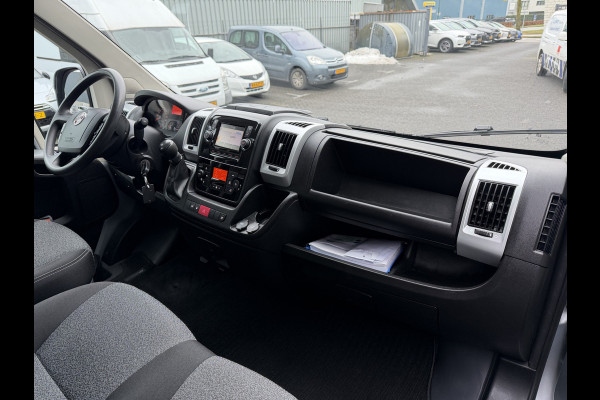 Fiat Ducato 140pk L2H2 (Trekhaak - Camera - Navigatie - Automatische Airco - Houten vloer + Zijwand panelen)