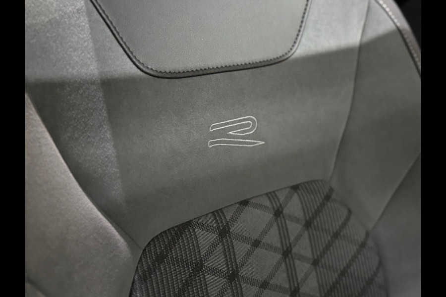 Volkswagen T-Roc 1.5 TSI DSG | 3x R-Line | Pano | Black Style | IQ.Light | Carplay | Camera | Winter Pakket | ACC | Virtual