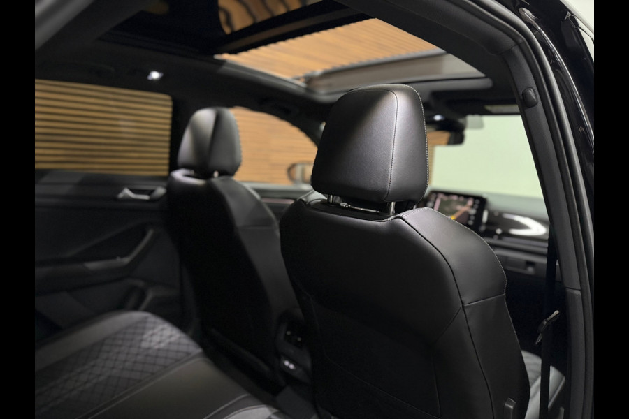 Volkswagen T-Roc 1.5 TSI DSG | 3x R-Line | Pano | Black Style | IQ.Light | Carplay | Camera | Winter Pakket | ACC | Virtual