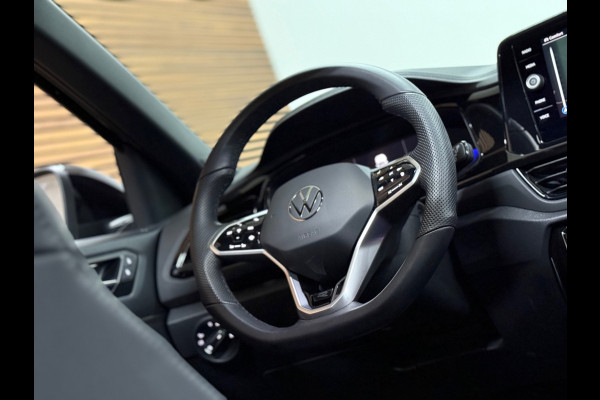 Volkswagen T-Roc 1.5 TSI DSG | 3x R-Line | Pano | Black Style | IQ.Light | Carplay | Camera | Winter Pakket | ACC | Virtual