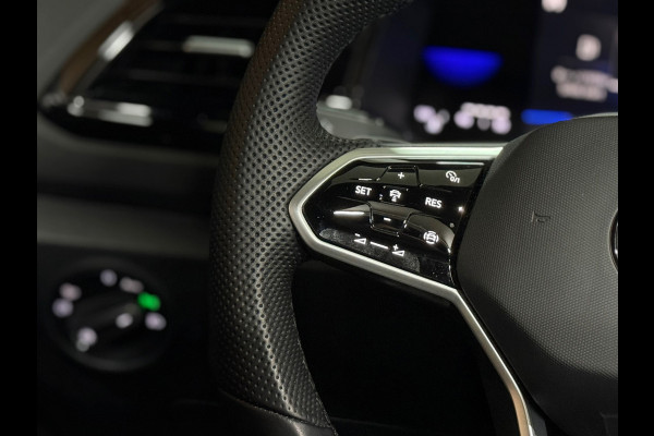 Volkswagen T-Roc 1.5 TSI DSG | 3x R-Line | Pano | Black Style | IQ.Light | Carplay | Camera | Winter Pakket | ACC | Virtual