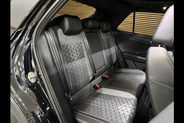 Volkswagen T-Roc 1.5 TSI DSG | 3x R-Line | Pano | Black Style | IQ.Light | Carplay | Camera | Winter Pakket | ACC | Virtual