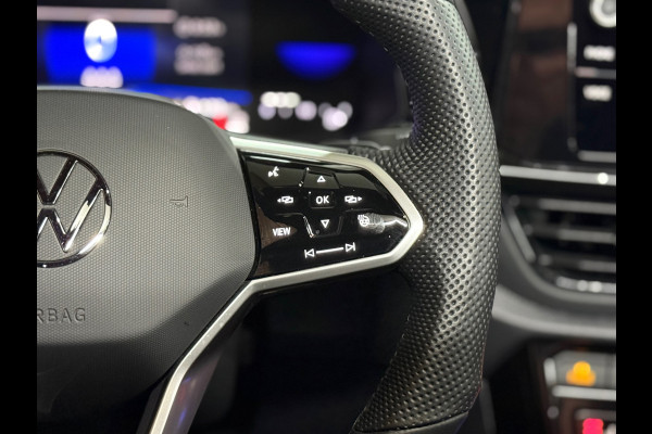 Volkswagen T-Roc 1.5 TSI DSG | 3x R-Line | Pano | Black Style | IQ.Light | Carplay | Camera | Winter Pakket | ACC | Virtual