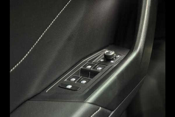 Volkswagen T-Roc 1.5 TSI DSG | 3x R-Line | Pano | Black Style | IQ.Light | Carplay | Camera | Winter Pakket | ACC | Virtual